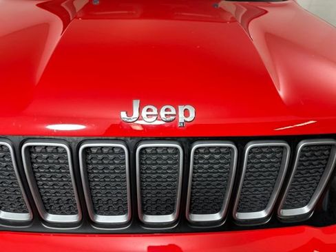 Used 2023 Jeep Renegade Latitude w/ Sun/Sound Group image 9