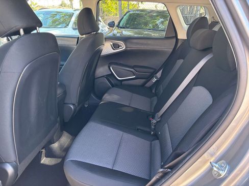 Used 2025 Kia Soul LX w/ LX Technology Package FWD image 23