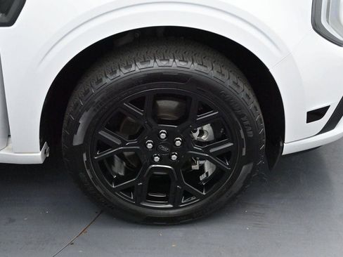 Used 2025 Ford Maverick Lobo AWD/4WD image 32