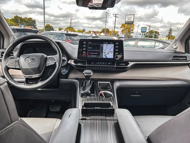 Used 2021 Toyota Sienna Limited AWD/4WD image 3