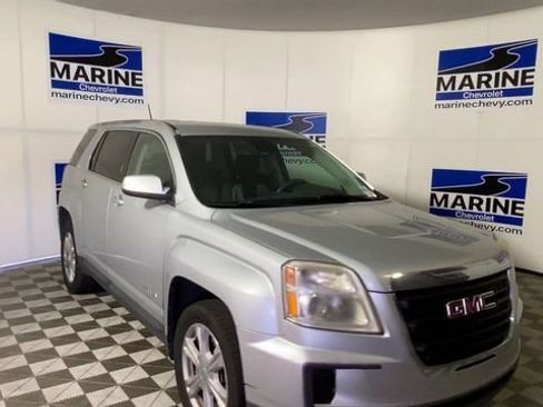 Used 2017 GMC Terrain SLE FWD image 4
