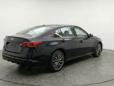 Used 2025 Nissan Altima 2.5 SV FWD image 9