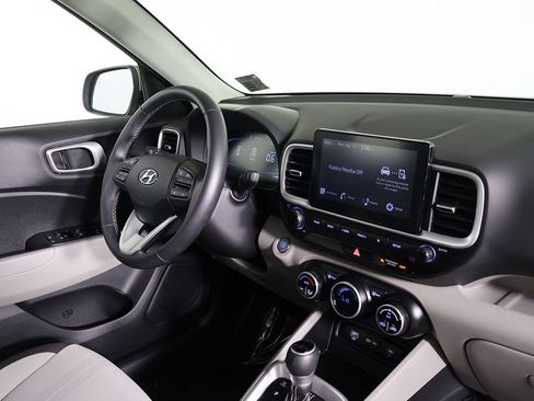 Certified 2024 Hyundai Venue SEL FWD image 25
