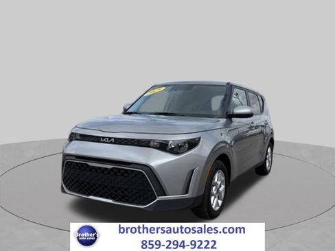 Used 2025 Kia Soul LX w/ LX Technology Package FWD image 1
