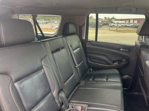 Used 2018 Chevrolet Suburban LT image 17