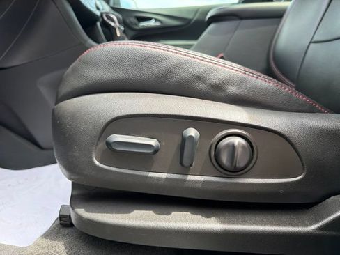 Used 2022 Chevrolet Equinox RS w/ RS Leather Package FWD image 17