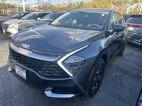 Used 2024 Kia Sportage LX image 1