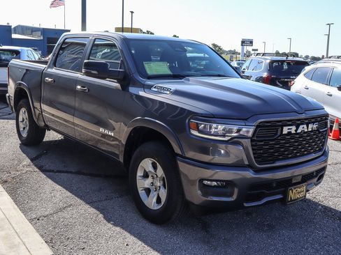 Used 2025 RAM 1500 Big Horn AWD/4WD image 3