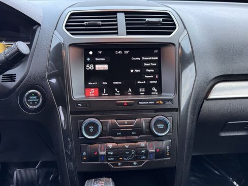 Used 2018 Ford Explorer XLT w/ Equipment Group 202A image 22