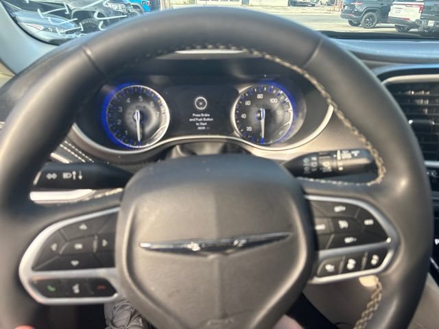 Certified 2023 Chrysler Pacifica Touring-L AWD/4WD image 15