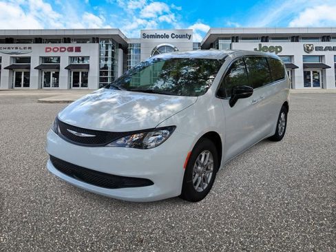 New 2026 Chrysler Voyager LX image 4