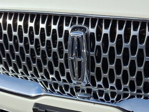 Used 2023 Lincoln Nautilus Reserve image 30