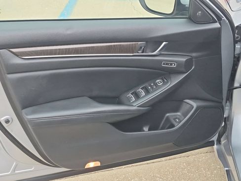 Used 2018 Honda Accord Touring image 13