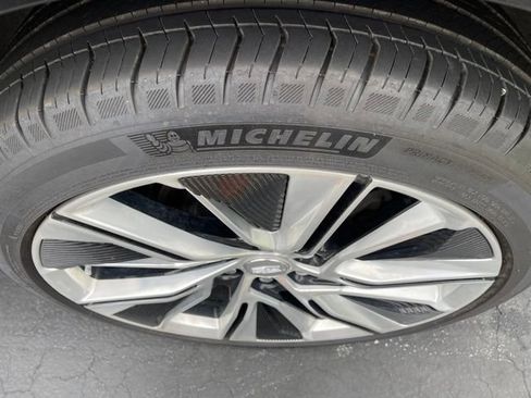 Used 2025 Cadillac Lyriq Luxury w/ LPO, Floor Liner Package AWD/4WD image 27