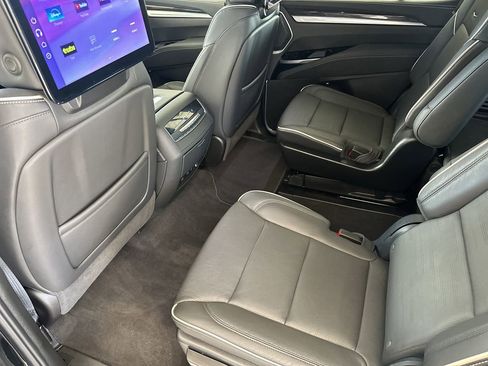 Certified 2025 Cadillac Escalade Premium Luxury image 36