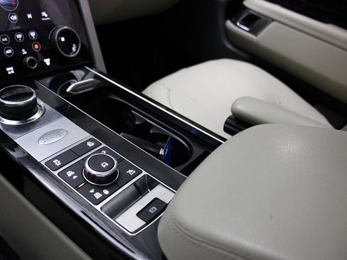 Used 2018 Land Rover Range Rover image 60