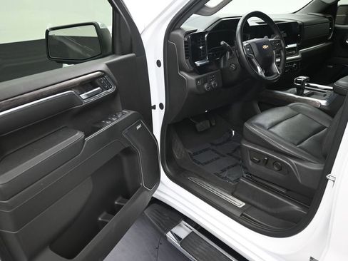 Used 2024 Chevrolet Silverado 1500 LTZ image 10
