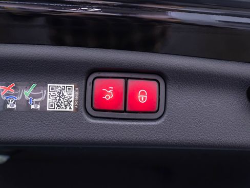 New 2026 Mercedes-Benz C 300 4MATIC Sedan image 31