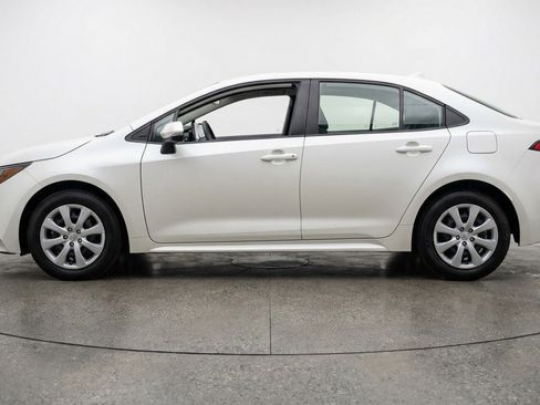 Used 2025 Toyota Corolla LE image 5