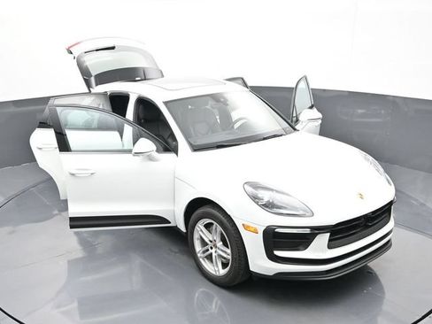 Certified 2024 Porsche Macan AWD/4WD image 31