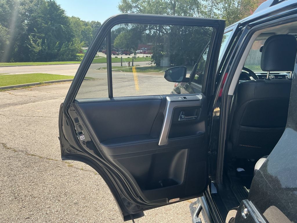 Used 2019 Toyota 4Runner SR5 Premium AWD/4WD image 18