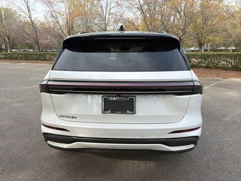 Used 2025 Lincoln Nautilus Reserve w/ Jet Appearance Package image 4