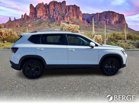 New 2025 Volkswagen Taos SE image 6