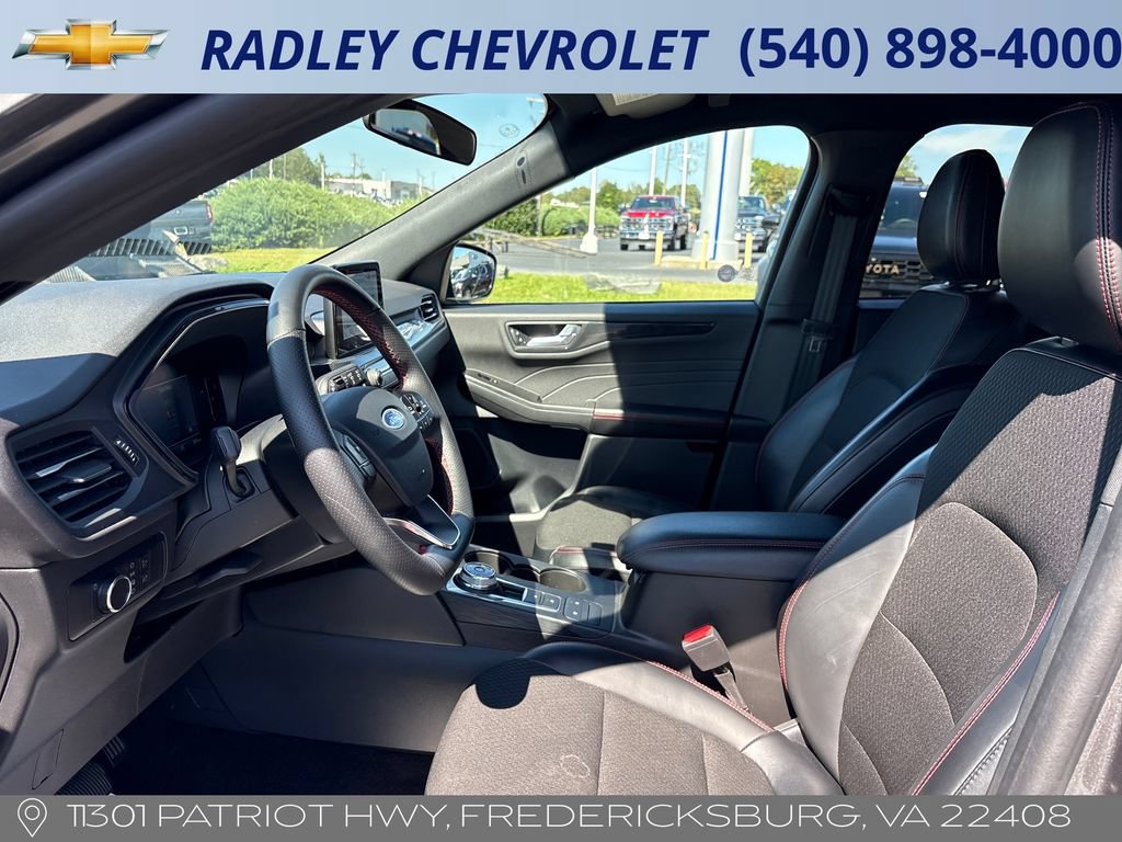Used 2025 Ford Escape ST-Line FWD image 3