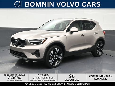 Used 2024 Volvo XC40 B5 Plus AWD/4WD image 1