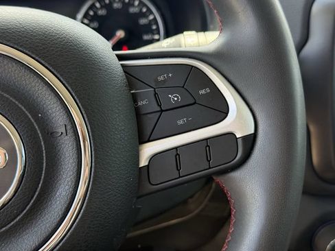 Used 2023 Jeep Renegade Trailhawk AWD/4WD image 16