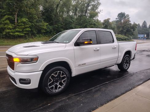 Used 2025 RAM 1500 Laramie AWD/4WD image 5