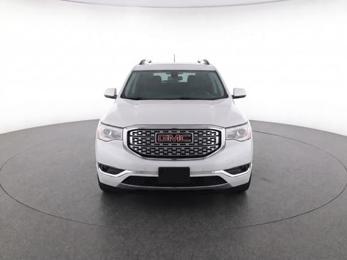Used 2019 GMC Acadia Denali w/ Technology Package FWD image 2
