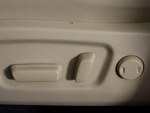 Used 2017 Toyota Highlander XLE image 22