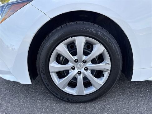 Used 2022 Toyota Corolla LE image 25