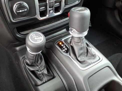 New 2025 Jeep Gladiator Sport AWD/4WD image 16