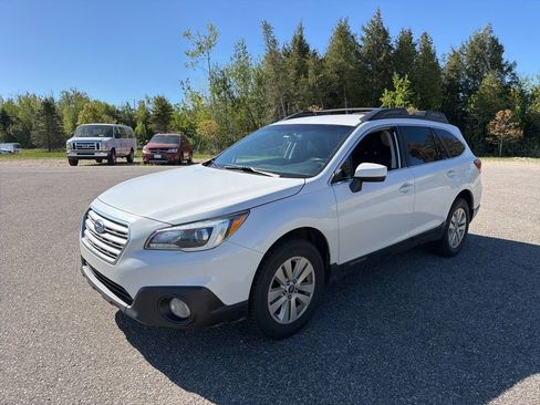 Used 2017 Subaru Outback 2.5i Premium AWD/4WD image 2
