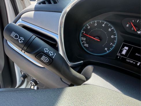 Used 2020 Chevrolet Equinox LS FWD image 28