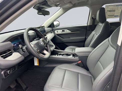 New 2025 Ford Explorer Active w/ Active Comfort Package image 10