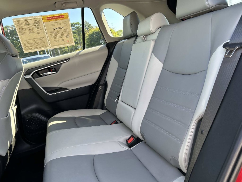 Used 2022 Toyota RAV4 XLE Premium AWD/4WD image 17