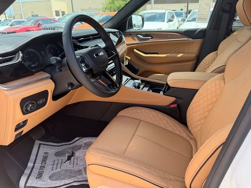 New 2026 Jeep Grand Cherokee Summit w/ Obsidian Package AWD/4WD image 13