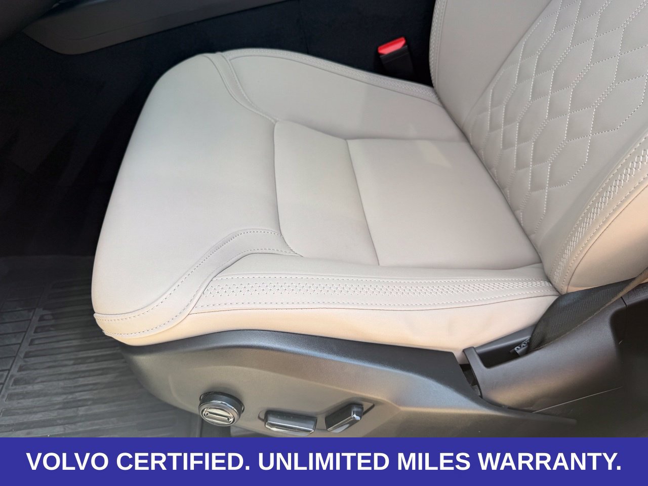 Certified 2026 Volvo XC60 B5 Plus AWD/4WD image 29