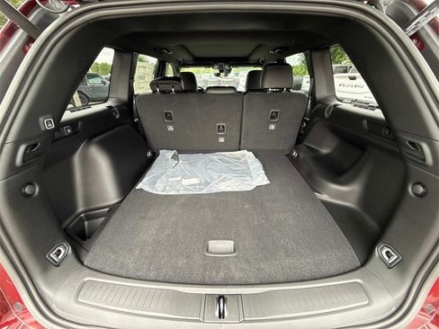 New 2025 Jeep Grand Cherokee Limited w/ Black Appearance Package image 12