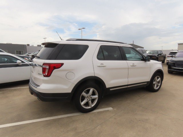 Used 2018 Ford Explorer XLT w/ Equipment Group 202A FWD image 9