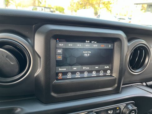 Used 2022 Jeep Wrangler Unlimited Sport image 15