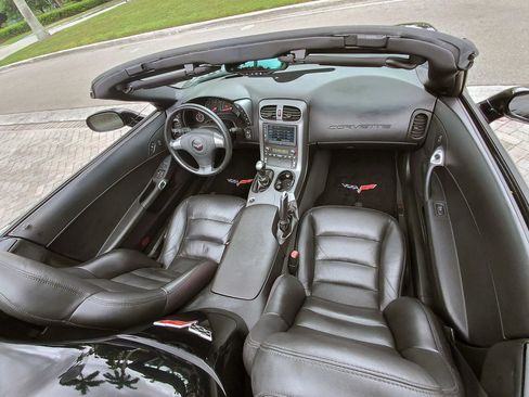 Used 2006 Chevrolet Corvette Convertible w/ Preferred Equipment Group RWD image 11