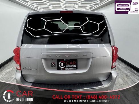 Used 2019 Dodge Grand Caravan SE w/ UConnect Hands-Free Group image 5