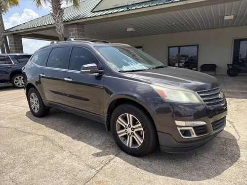 Used 2017 Chevrolet Traverse LT w/ Traveler's Package FWD image 2
