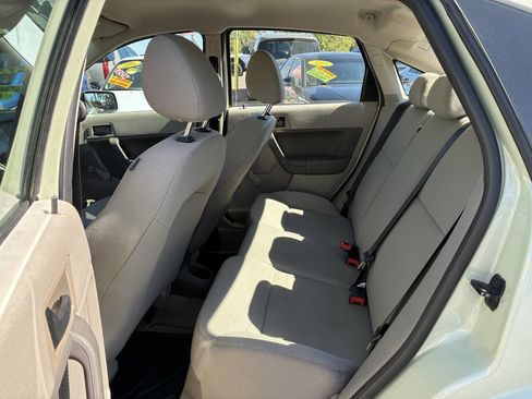 Used 2010 Ford Focus S image 4