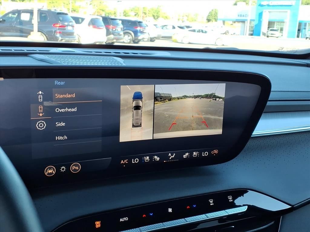 Used 2025 Buick Enclave Avenir w/ Trailering Package, 5000 lbs. FWD image 8