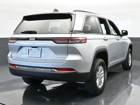 Used 2024 Jeep Grand Cherokee Laredo w/ Trailer Tow Package image 5